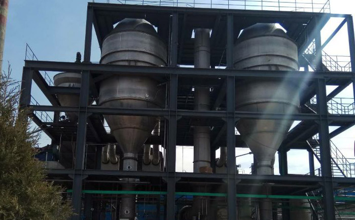 雙效MVR蒸發(fā)器安裝進行時.jpg 雙效MVR蒸發(fā)器安裝進行時.jpg